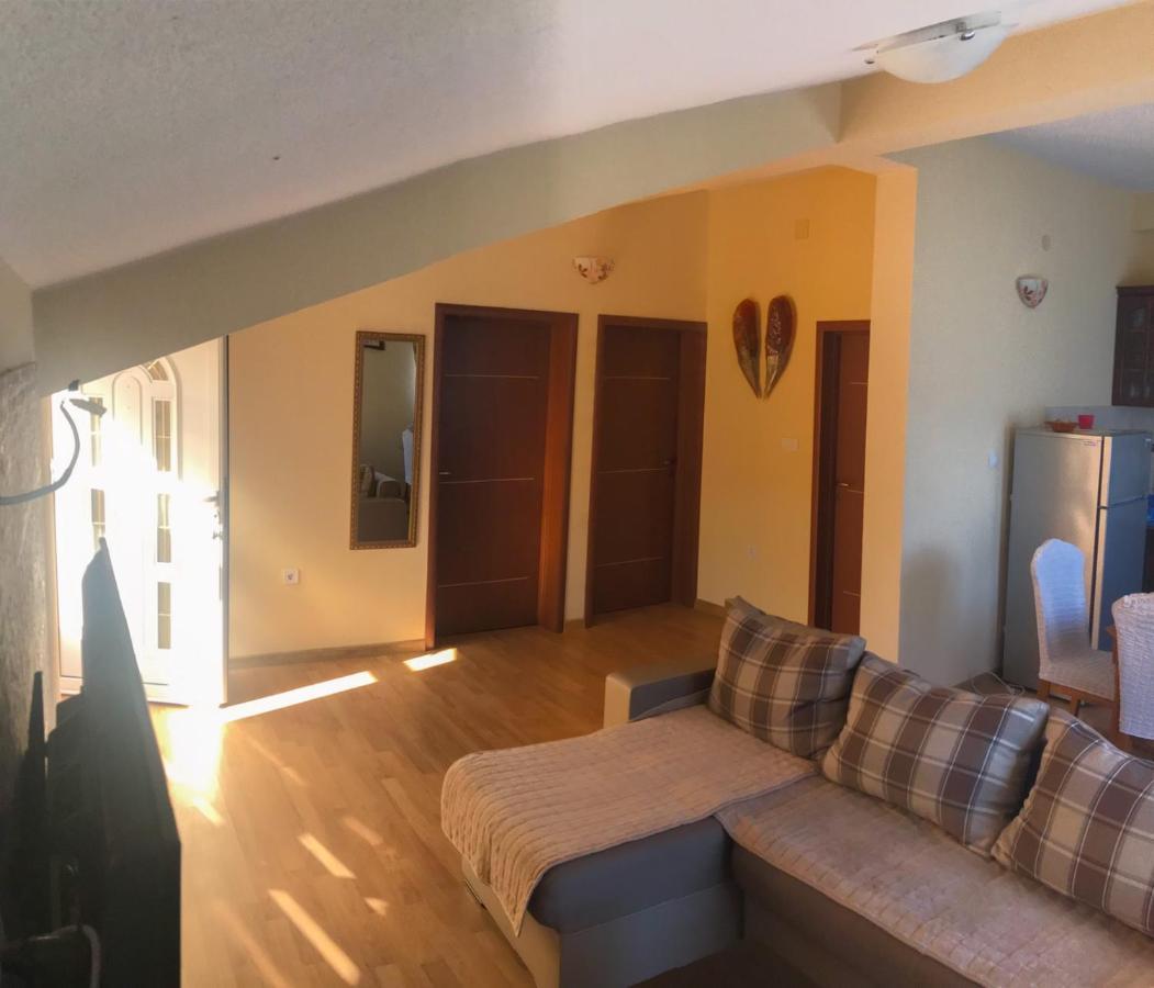 Jovana -- Porodicni Apartmani Igalo Херцег-Нови Экстерьер фото