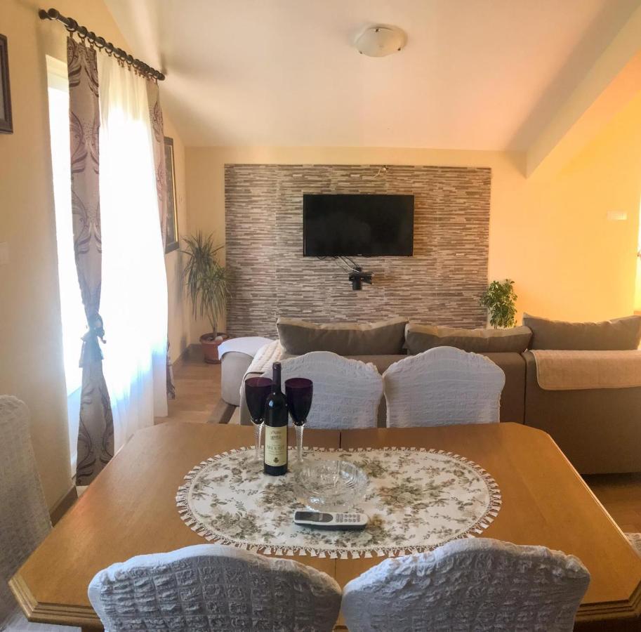 Jovana -- Porodicni Apartmani Igalo Херцег-Нови Экстерьер фото