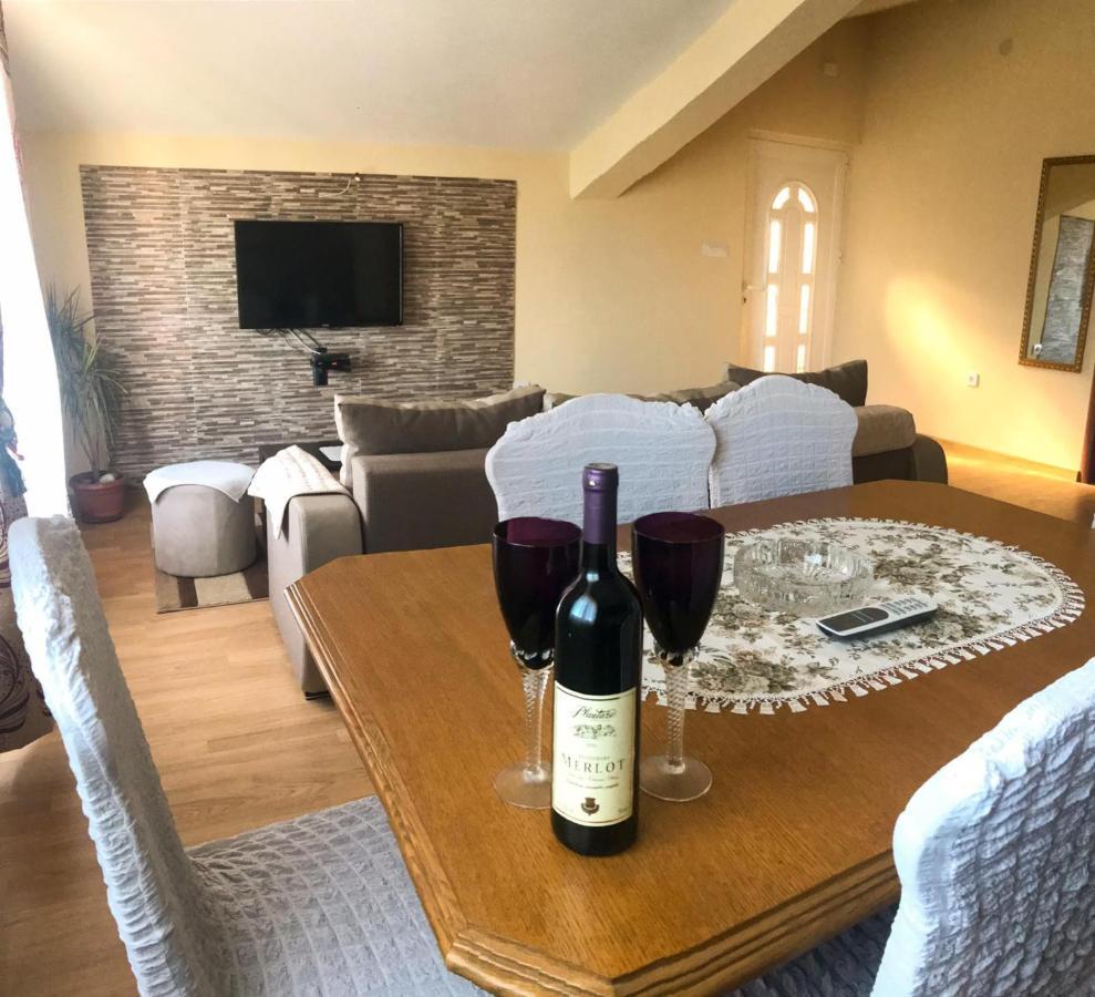 Jovana -- Porodicni Apartmani Igalo Херцег-Нови Экстерьер фото