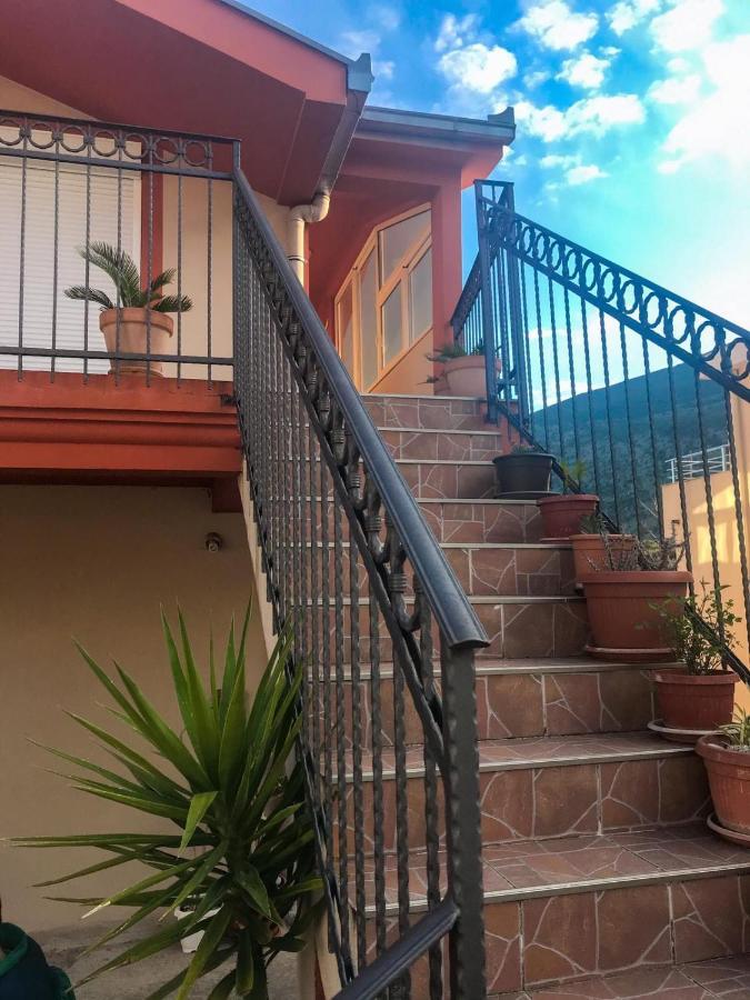 Jovana -- Porodicni Apartmani Igalo Херцег-Нови Экстерьер фото